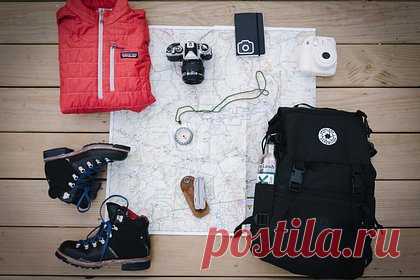 Путешествующая с ручной кладью туристка раскрыла список нужных для поездки вещей. Американская тревел-блогерша Брук Шонман (Brooke Schoenman) рассказала, как ей удается путешествовать неделями с небольшим рюкзаком. Девушка заявила, что большое количество путешествий научило ее отказываться от ненужных вещей — сейчас ей удается собрать все необходимое для трехнедельной поездки в небольшой рюкзак.