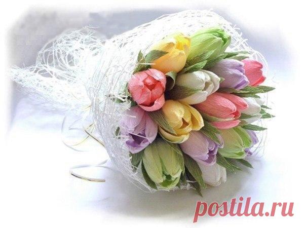 Букет тюльпанов из конфет и гофрированной бумаги