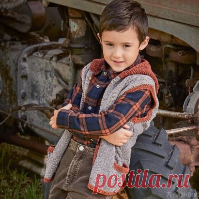 ЖИЛЕТ С КАПЮШОНОМ СПИЦАМИ,
описание: http://nash-diy.ru/vjazanie-dlja-detej/teplye-detskie-koftochki/57-zhilet-s-kapjushonom-spicami.html