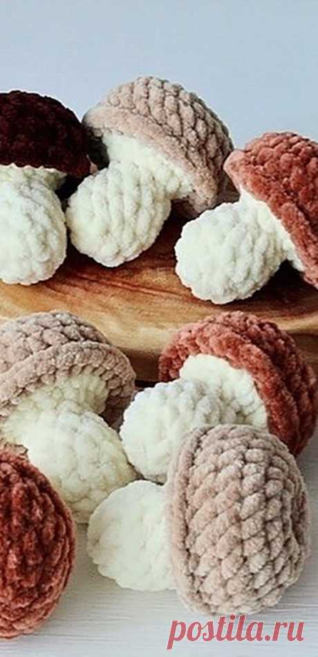 PDF Белый гриб крючком. FREE crochet pattern; Аmigurumi toy patterns. Амигуруми схемы и описания на русском. Вязаные игрушки и поделки своими руками #amimore - маленький гриб из плюшевой пряжи, грибок, плюшевый грибочек, белые грибы, грибочки.