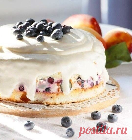 Творожный торт-суфле Сохрани рецепт в копилку!Ингредиенты:Яйцо куриное — 4 шт. Сахар-песок — 240 г Мука пшеничная — 80 г Ванильный экстракт — ½ ч. л. Творог 5-9% — 250 г Сливки 30-33% — 500 мл Желатин — 10 г Черника — 200...