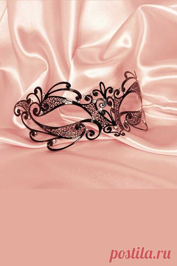 Venetian Mask Frine Frine  Frine authentic venetian mask with the finest metal filigree, decorated with Swarovski stones and completed with thin satin ribbons ready to wear. Manifactured in Venice by the famous venetian masters. Each is made with certified materials, repecting the European Union