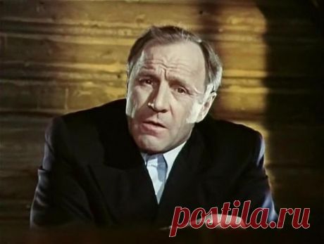 Михаил Ульянов.

В кино Михаил Ульянов начал сниматься в 1953 году и первая работа - роль Якова Лаптева в фильме «Егор Булычев и другие», не привлекла к себе внимания ни зрителей, ни режиссеров. И Ульянов несколько лет пребывал в тени - пока не получил приглашение сыграть главную роль в поэтической эпопее "Добровольцы".
Показать полностью…