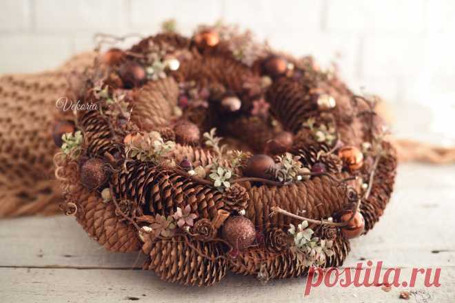 Венок из шишек 