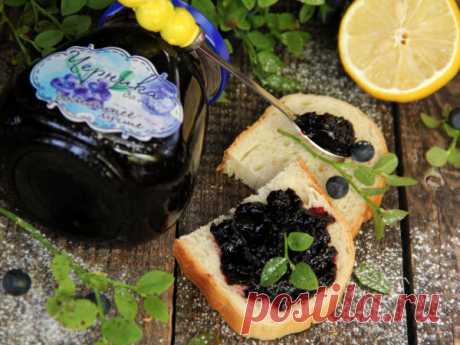 Варенье из черники с лимоном — рецепт с фото Из черники можно приготовить вкусное варенье с добавлением лимонной цедры и сока лимона. Оно получается очень ярким, ароматным и вкусным.

Для того чтобы варенье получилось не жидким, можно добавить желфикс или пектин, я использовала пектин.

Хранится варенье в баночках в прохладном месте, например, в кладовке или подвале.