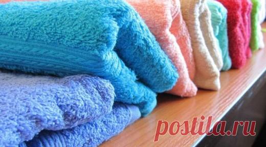 Как сделать махровые полотенца снова мягкими? 


1. Изделия из махры (халаты и полотенца) не очень любят стирку порошками. Они станут нежными, если вы будете использовать жидкие моющие средства.
2. Если все же стирка проводится обычным порошком, …