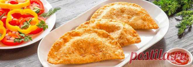 Чебуреки с картофелем и сыром • Рецепт Необычно, очень вкусно и сытно, пальчики оближешь. Попробуйте приготовить домашние чебуреки с картофелем и сыром, с аппетитной и румяной корочкой.