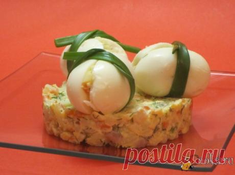 Салат картофельный с сельдью Овощной салат с сельдью. Сытный, вкусный, интересен оформлением.