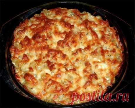 Запеканка из макарон с курицей и грибами.