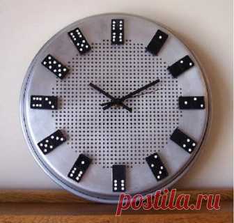 Часы домино: цифровые и сделанные своими руками Мы живем в беспокойном мире. Будильники, напоминания и оповещения сопровождают наши дни с неумолимой точностью. Мы привыкли видеть обозначение времени арабскими, реже римскими цифрами. Альтернативным ...