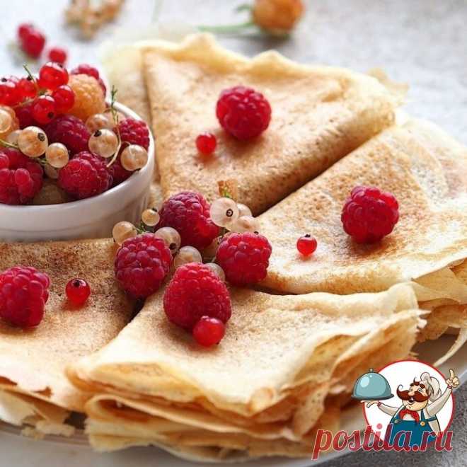 БЛИНЧИКИ НА КЕФИРЕ

Ингредиенты:
Мука пшеничная — 250 г 
Кефир 2,5% — 360 мл 
Сода — 1 ч. л. 
Яйца — 2 шт.
Сахар — 35 г 
Кипяток — 250 мл 
Растительное масло — 20 мл

Приготовление:
1. Яйца размешать венчиком с сахаром, добавить кефир комнатной температуры, взбить до однородности. 
2. Добавить просеянную муку с содой. Вымешать. 
3. Влить кипяток, растительное масло еще раз тщательно размешать. Готовое тесто жидкое. Отставить на 20 минут, только потом приступать с жарке. 
4...