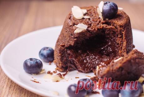 Шоколадные кексы с жидкой начинкой – рецепт лава кейка с фото