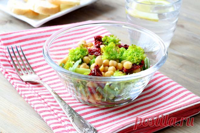 На этой кухне многие ели. Некоторые до сих пор живы