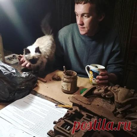 На данном изображении может находиться: 1 человек