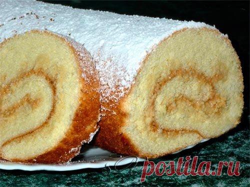 Пышный рулет к чаю, готовить легко и быстро

Ингредиенты:

1 банка (380 г) сгущенного молока
100 г сливочного масла или маргарина
2 яйца
1 стакан муки
1 ч. ложка разрыхлителя для теста

Приготовление:

Все смешать. Духовку включить и разогреть до 180 градусов.
У вас должно получиться довольно жидкое тесто. Выливаем его на противень, застеленный пергаментной бумагой, равномерно распределяем.
Выпекаем до светло-золотистого цвета.
Горячий пласт теста смазываем джемом или сгущ...