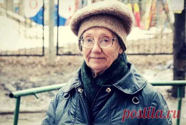 — Ты же пенсию получаешь? Что тебе все время не хватает? — очень «умная» дочь | Люблю Себя