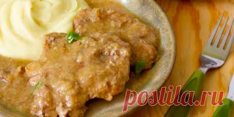 СВИНАЯ ЛОПАТКА В ЛУКОВОМ СОУСЕ