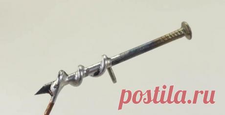 Быстрый способ пайки проводников большого диаметра Легкий и быстрый способ спайки двух разных проводников покажу на примере медного провода диаметром 2 мм, медной пластины, обычного металлического гвоздя. Проблемой пайки таких проводников является сложность равномерного прогрева места контакта. При помощи бытового паяльника практически невозможно