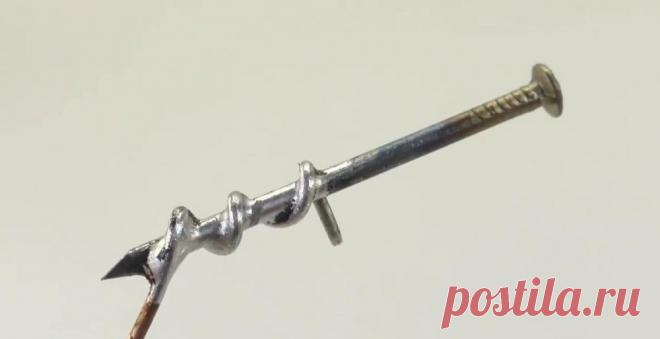 Быстрый способ пайки проводников большого диаметра Легкий и быстрый способ спайки двух разных проводников покажу на примере медного провода диаметром 2 мм, медной пластины, обычного металлического гвоздя. Проблемой пайки таких проводников является сложность равномерного прогрева места контакта. При помощи бытового паяльника практически невозможно