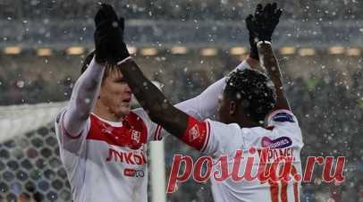 Две передачи Соболева на снегу, скандал в Самаре, хамство Кордобы и смена лидера: чем запомнился 16-й тур РПЛ. «Спартак» в Калининграде взял верх над «Балтикой» в условиях сильного снегопада, а «Зенит» разгромил «Сочи» и вышел на первое место в турнирной таблице. «Локомотив» в Самаре не смог переиграть «Крылья Советов», пропустив два мяча в компенсированное время, а «Краснодар» в Екатеринбурге неожиданно уступил «Уралу», нанеся всего один удар в створ ворот. При этом Дмитрий Баринов после…