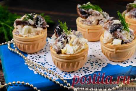 Рецепт: Салат с курицей и грибами (в тарталетках) на RussianFood.com