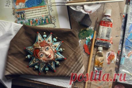 Nadine Pau - masks, dolls and ornaments.