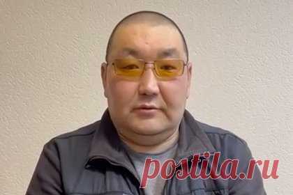 ФСБ задержала российского бизнесмена «Сына Чингисхана» за наркотики. В Саратове ФСБ задержала за незаконный оборот наркотиков бизнесмена Марата Искиндирова, называющего себя «Сыном Чингисхана». В ходе обысков у Искиндирова нашли в доме банки с наркотиками, а также гранату, которую тот, как сообщается в СМИ, использовал для запугивания людей.