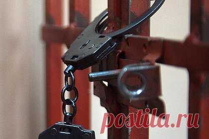 Пожизненно осужденного россиянина обвинили в нападении на четырех инкассаторов. В Петербурге 47-летнему Максиму Пономареву, пожизненно осужденному за бандитизм и другие преступления, предъявили обвинение в нападении на четырех инкассаторов 15-летней давности. Пономареву вменяют совершение преступлений по статьям 105 («Убийство») и 162 («Разбой») УК РФ.