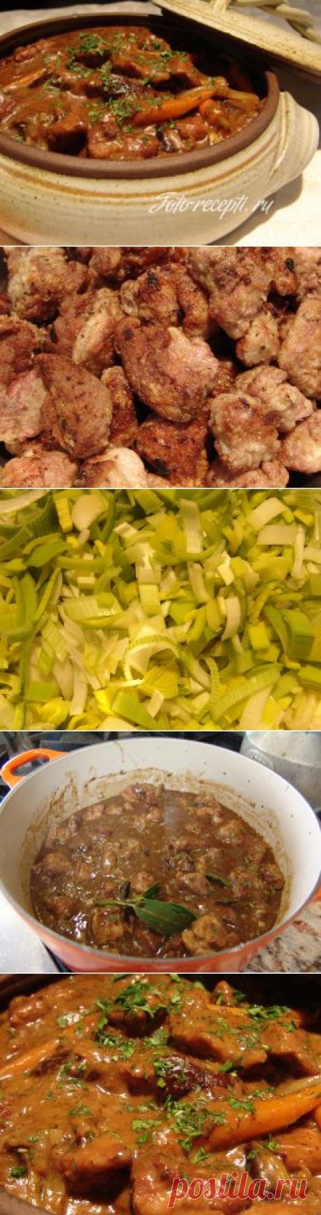 Гуляш из свинины с черносливом и вкусной подливкой