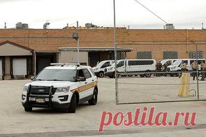 Мужчина угнал автобус и покатал на нем пассажиров