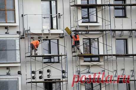 В Москве погиб рабочий при обрушении строительных лесов. На юго-западе Москвы при обрушении строительных лесов погиб один человек. Обрушение произошло на улице Лобачевского у дома № 114. Спасатели достали из-под обломков тело одного рабочего. Предполагается, что под завалами могут находиться другие люди. Установлено, что площадь обрушения составила 300 квадратных метров.