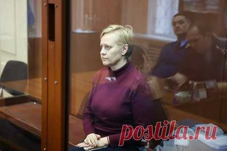 Замруководителя ФТС России Елена Ягодкина обжаловала свой арест. Заместитель руководителя Федеральной таможенной службы (ФТС) России Елена Ягодкина подала апелляционную жалобу на свой арест. О поступлении жалобы генерал-полковника таможенной службы стало известно в пятницу, 5 апреля. Дата судебного заседания пока не назначена. Чиновница была задержана 26 марта.