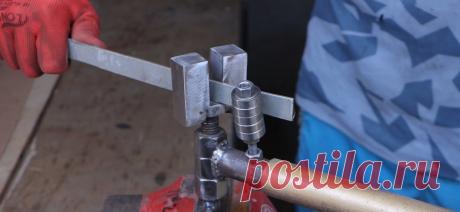 Инструмент для загибания металлических полос Привет всем самоделкинам! В Сегодняшней статье я постараюсь вам подробно описать и показать изготовление одной интересной самоделки, а именно соберём мы сегодня такой полезный инструмент, как ручной загибатель металлических пластин. Это, довольно полезный инструмент для тех, кто частенько работает