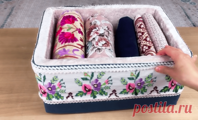 Бюджетная идея из пластиковых ящиков для красоты и порядка Идея же по созданию из овощного контейнера вот такого ящика для хранения отлично подходит каждому, кто хочет красиво организовать порядок дома. Вам потребуются: овощной ящик; картон; листовой поролон;...