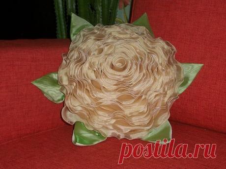 Декоративная подушка "Цветок" от Татьяны Раевич.