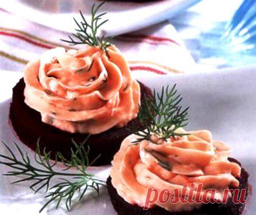 Закуска из свеклы с рыбно-сырным муссом