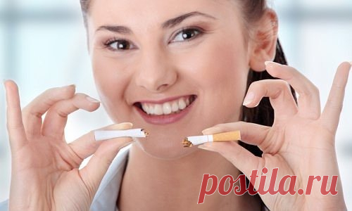 Если вы хотите бросить курить, заваривайте в равных пропорциях две травы: 
багульник болотный и зверобой продырявленный по 1 ст. ложке на 800 г воды. 
Кипятить 20 минут на слабом огне, настаивать 3 часа и пить как чай, наполовину разбавив кипятком. 
Этот чай к тому же уменьшает аппетит, улучшает работу кишечника, мочевого пузыря и почек, кожу лица (при длительном употреблении), кожа становится мягкой, нежной и чистой. 
И, что важно для курильщика, – очищает легочные пути. 
Цвет чая рубиново-к
