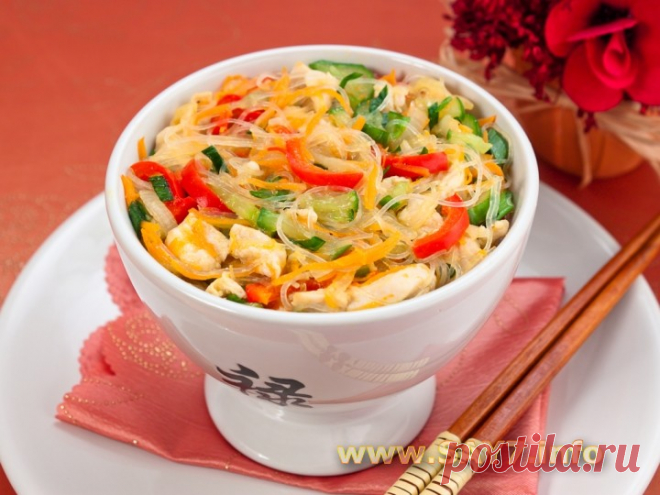 Фунчоза с овощами и куриным филе