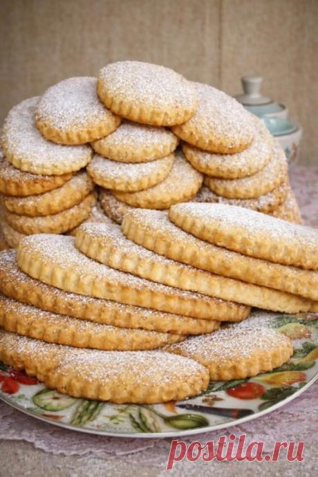 Молочные коржики 

Так просто, а вкус какой. Обязательно попробуйте.

Ингредиенты:
• Мука – 400г.
• Сахар-песок – 200г.
• Маргарин – 100г.
• 1 яйцо
• Молоко – 80мл.
• Разрыхлитель - 10г.
• Ванилин – 1 ч.л.
⠀
Приготовление:
Взбить размягченный маргарин с сахаром, добавить яйцо, молоко, разрыхлитель и ванильный сахар.
Добавить муку и быстро замесить мягкое тесто. Раскатать пласт толщиной 6-7 мм. Формочкой выдавить коржики, затем переложить на противень и выпекать в разогрето...