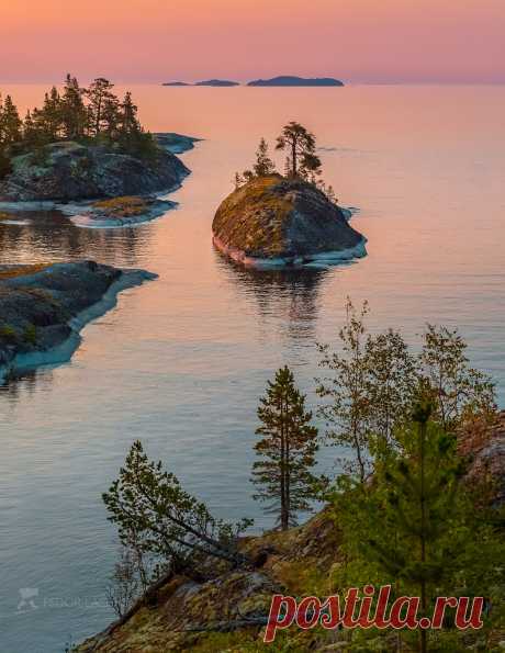 Summer dawn on Ladoga A scattering of islands and the fantasy of discoverer travelers! After all, here - every island is a miracle! Karelia. Ladoga lake. August 2018 I invite you to take a photo tour "Charming Ladoga."