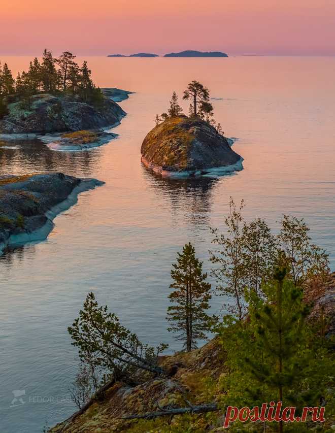 Summer dawn on Ladoga A scattering of islands and the fantasy of discoverer travelers! After all, here - every island is a miracle! Karelia. Ladoga lake. August 2018 I invite you to take a photo tour 