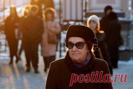 Российский актер назвал несчастных людей частым явлением в Москве. Российский актер Антон Пампушный назвал несчастных людей нередким явлением в Москве. Он отметил, что не может сказать точно, все ли эти люди, которых он встречает на улицах, коренные москвичи. В столицу зачастую приезжают, чтобы найти свое предназначение. Москва таким людям либо помогает, либо их «съедает», считает он.