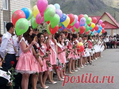 ВОТ ТАК ДОЛЖНЫ ВЫГЛЯДЕТЬ ВЫПУСКНИКИ!!!!БРАВО!!!