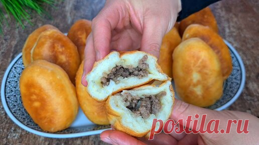 Рецепт  Теплое вода 250 мл Теплое молоко 250 мл Сахар 1 ч.л Дрожжи 1 ч.л Растоп.сл.масло 100 мл Соль 1 ч.л Мука 800 гр Начинка Лук 2 шт Говяжий фарш…