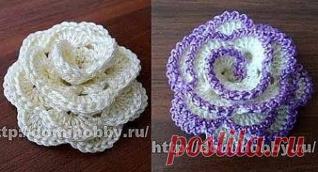 ОБЪЕМНАЯ РОЗОЧКА 

Такая объемная розочка вяжется крючком довольно просто. Сначала нужно связать тесьму, которую затем скрутить и сшить. 

Описание вязания розочки: 

Наберите начальную цепочку из 40 воздушных петель 3 возд. петли подъема. 

1-й ряд вяжите через одну петлю цепочки из следующей петли провязывая 2 ст.с/н, разделенных одной возд. петлей. 

2-й ряд начните с 3-х возд. петель подъема, из каждой арочки между столбиками вяжите 2 ст. с/н, 3 возд.п., 2 ст с/н. 

3-...