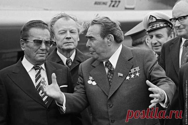 Сколько получали первые лица в СССР и Российской Федерации? | Русская семерка