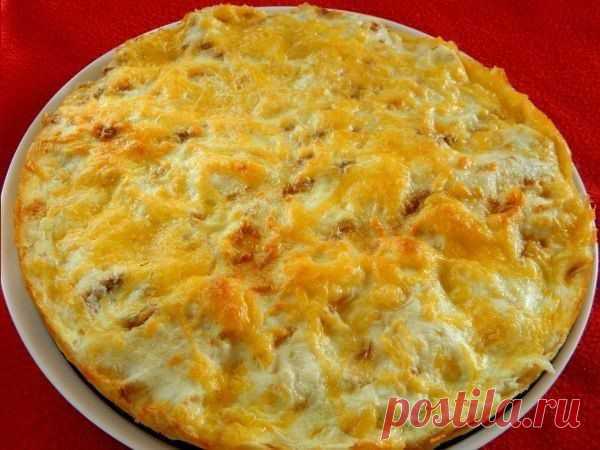 пирог из лаваша.............лаваш,сыр,яйца,майонез,молоко     смазать форму сл.маслом и укладывать слои..лаваш,майонез,тёртый сыр.........сделать смесь: смешать молоко и яйца и залить пирог....в духовку на 15 минут