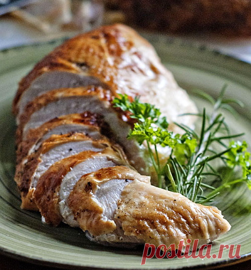 Запеченная грудка индейки в духовке
Лучший рецепт вкуснейшей запеченной грудки индейки. До приготовления грудку замачиваем в рассоле на 4-5 часов.