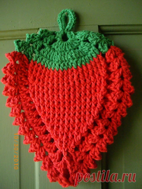 Ravelry: Strawberry Potholder pattern by Kay Meadors