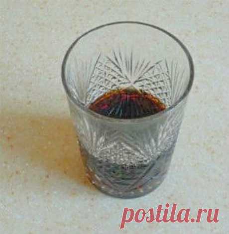 ЯГОДНАЯ НАЛИВКА В ДОМАШНИХ УСЛОВИЯХ
  Наливку в домашних условиях можно приготовить из 
всевозможной ягоды, включая добавление яблок кислых сортов. Принцип приготовления рецептов домашних наливок практически одинаков и различается небольшими нюансами в виде добавления воды к труднозапускаемым (из черноплодной или простой рябины) ягодам, чтобы они начали бродить. В данном общем рецепте наливки я уделю внимание красной смородине, как одной из распространённых ягод, и малине....